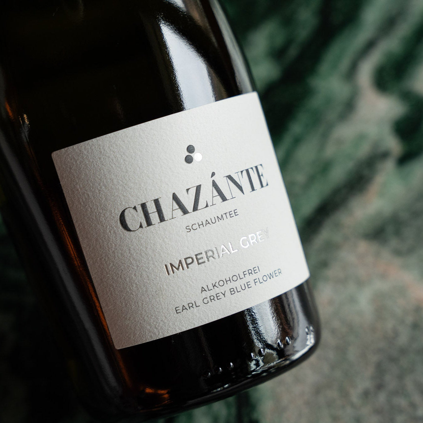 Chazánte Imperial Grey alkoholfrei Etikett mit Lichtreflektion